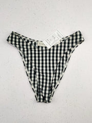 Buy online pre-used pre-loved 100% authentic & Original branded In The Style (PU-224) available in Pakistan. Top international brands avilable.