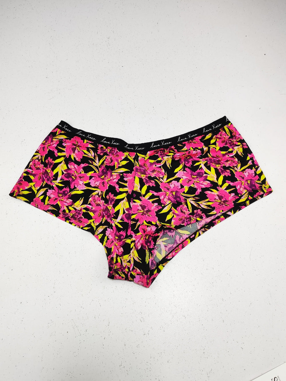 Buy online pre-used pre-loved 100% authentic & Original branded Xoxo (PU-2418) available in Pakistan. Top international brands avilable.