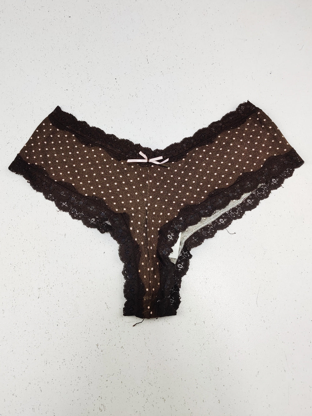 Buy online pre-used pre-loved 100% authentic & Original branded Unknown Brand (PU-2459) available in Pakistan. Top international brands avilable.