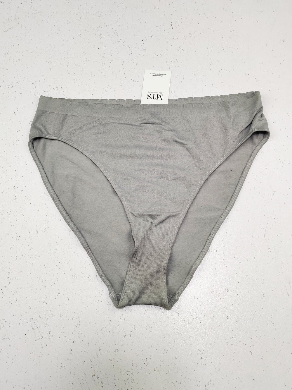 Buy online pre-used pre-loved 100% authentic & Original branded Unknown Brand (PU-2533) available in Pakistan. Top international brands avilable.