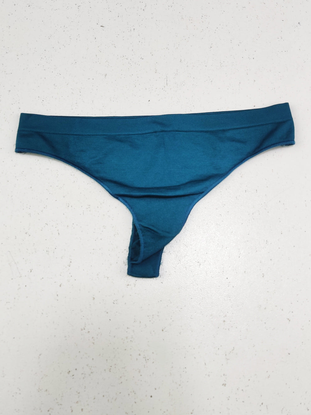 Buy online pre-used pre-loved 100% authentic & Original branded Unknown Brand (PU-2595) available in Pakistan. Top international brands avilable.