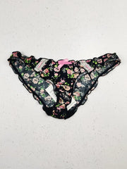 Buy online pre-used pre-loved 100% authentic & Original branded No Secret (PU-259) available in Pakistan. Top international brands avilable.