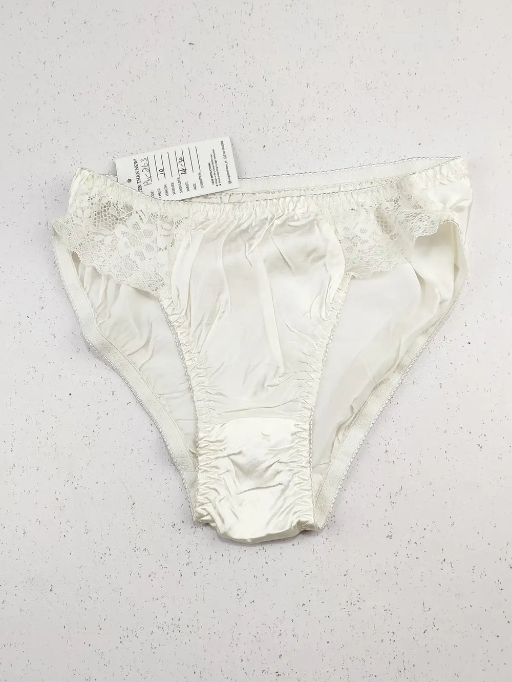 Buy online pre-used pre-loved 100% authentic & Original branded Yavorrs (PU-263) available in Pakistan. Top international brands avilable.