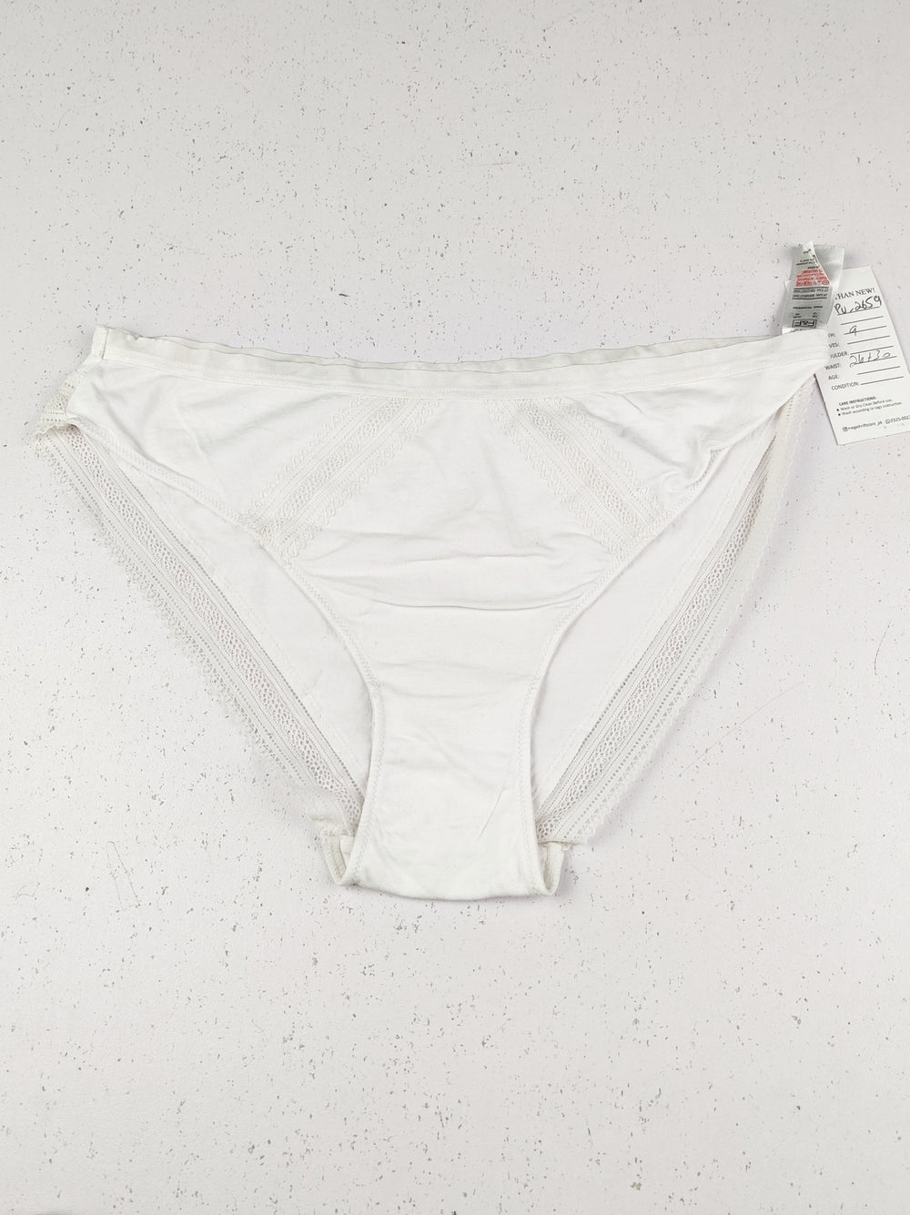 Buy online pre-used pre-loved 100% authentic & Original branded F&F (PU-2659) available in Pakistan. Top international brands avilable.