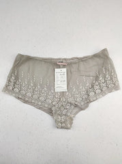 Buy online pre-used pre-loved 100% authentic & Original branded Marks & Spencer (PU-481) available in Pakistan. Top international brands avilable.