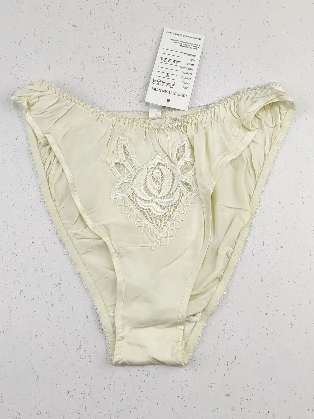 Buy online pre-used pre-loved 100% authentic & Original branded Borner (PU-589) available in Pakistan. Top international brands avilable.
