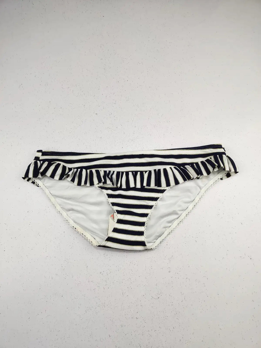 Buy online pre-used pre-loved 100% authentic & Original branded Floozie (PU-599) available in Pakistan. Top international brands avilable.