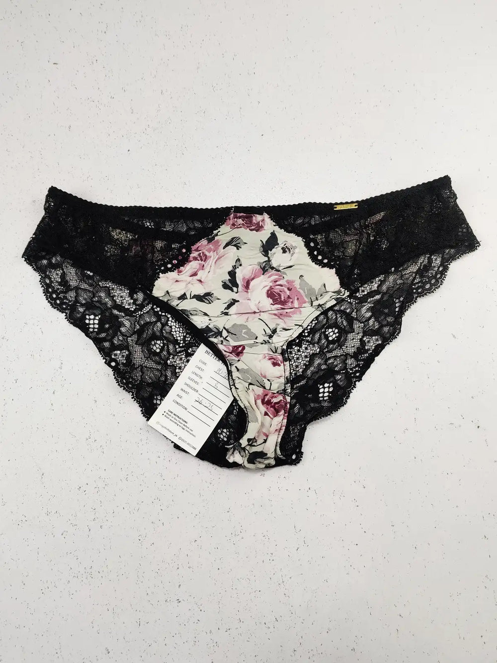 Buy online pre-used pre-loved 100% authentic & Original branded Marks & Spencer (PU-788) available in Pakistan. Top international brands avilable.