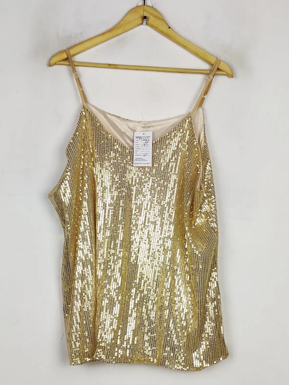 Buy online pre-used pre-loved 100% authentic & Original branded Unknown Brand (PW-1062) available in Pakistan. Top international brands avilable.