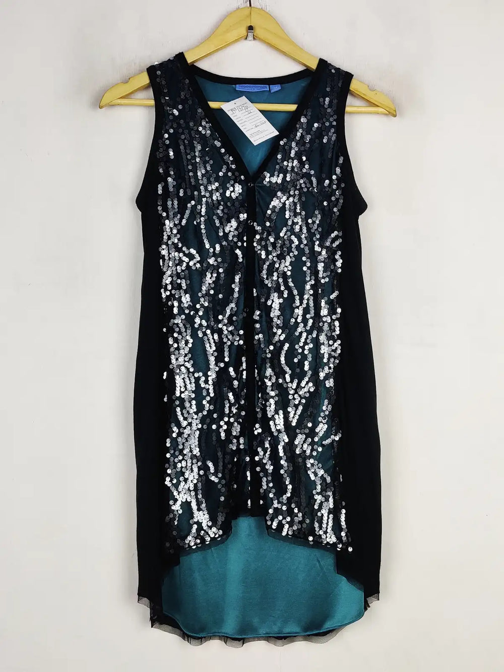 Buy online pre-used pre-loved 100% authentic & Original branded Simple Vera (PW-1370) available in Pakistan. Top international brands avilable.