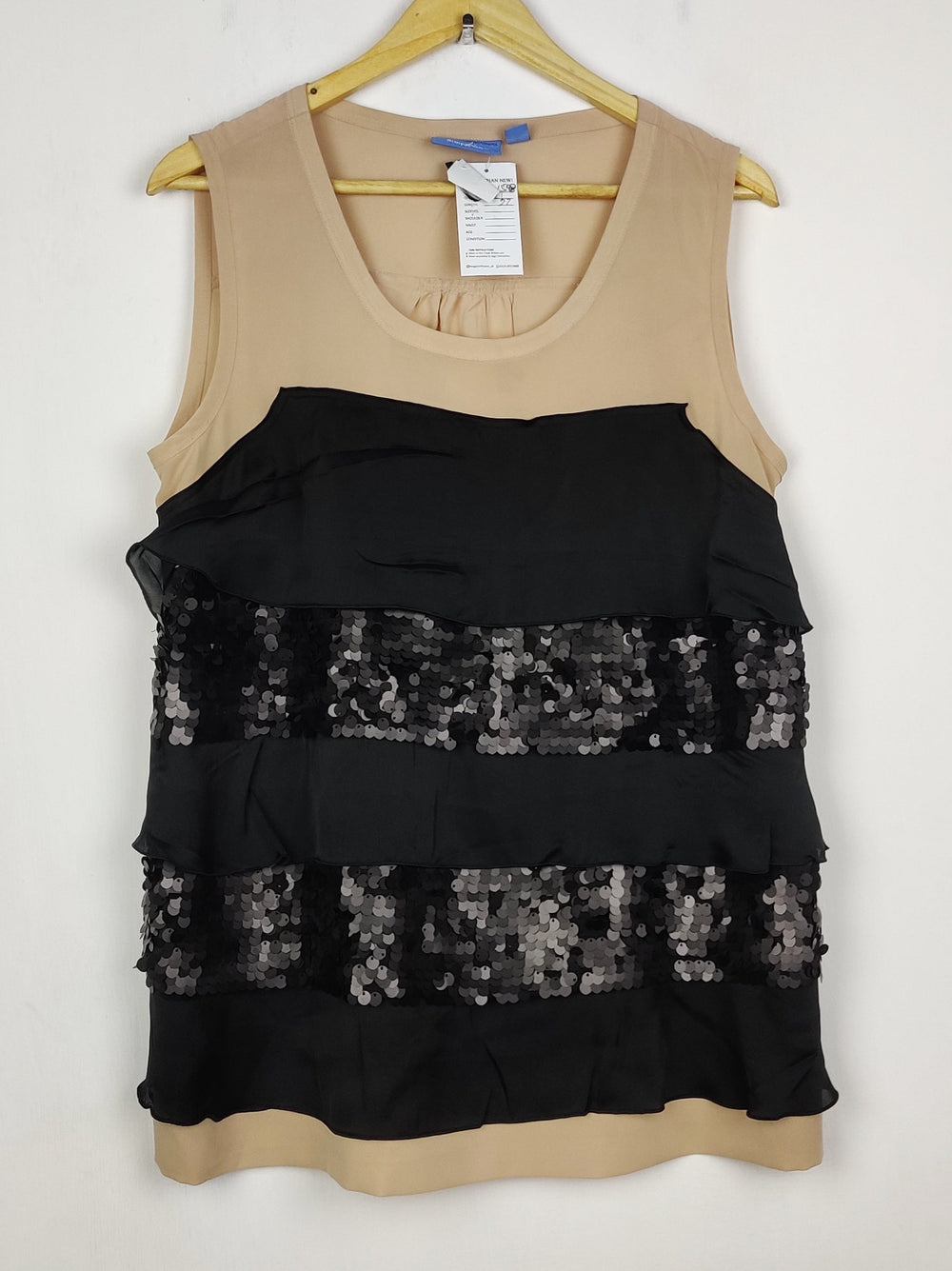 Buy online pre-used pre-loved 100% authentic & Original branded Simply Vera (PW-1598) available in Pakistan. Top international brands avilable.