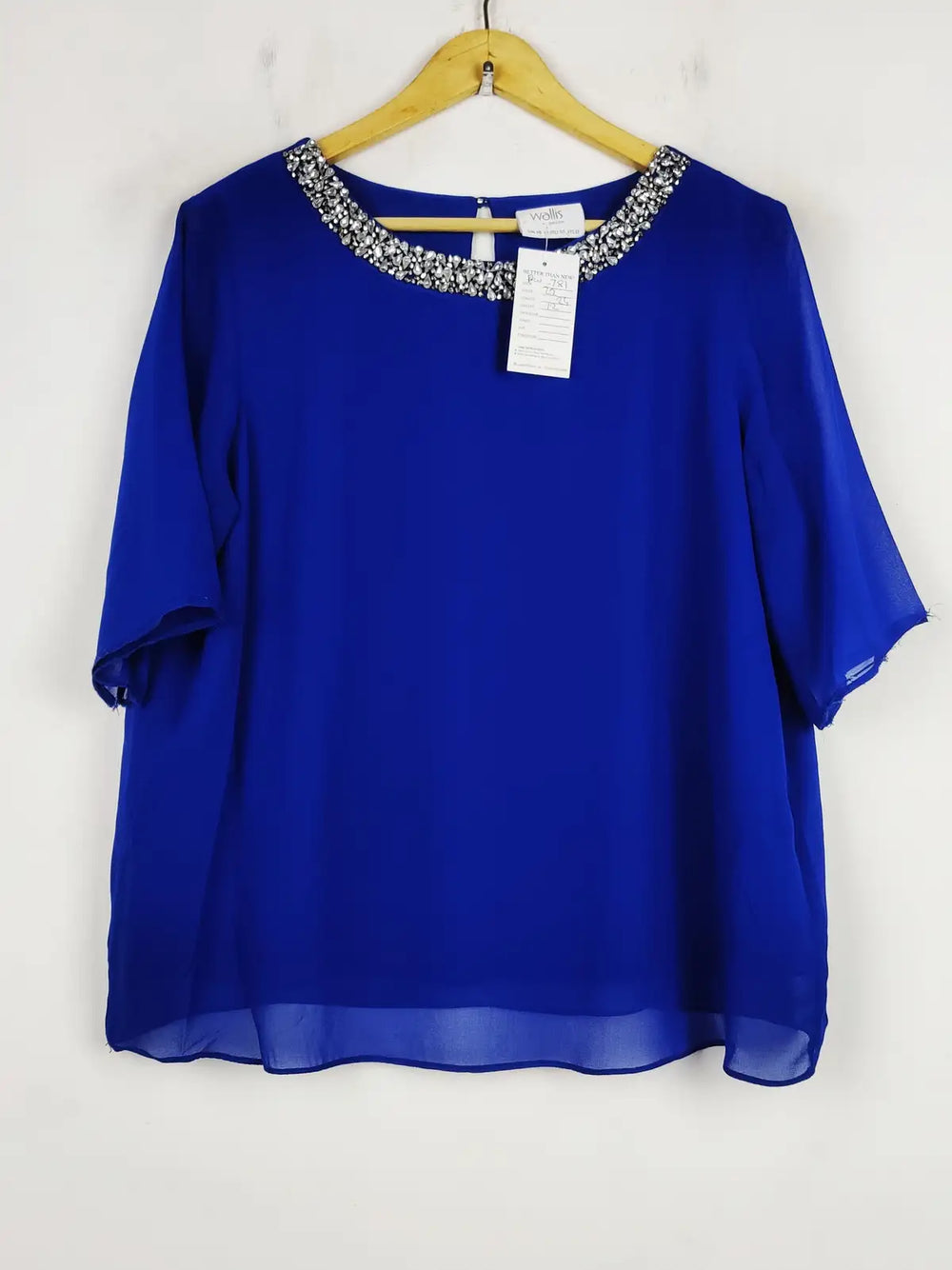 Buy online pre-used pre-loved 100% authentic & Original branded Wallis (PW-781) available in Pakistan. Top international brands avilable.