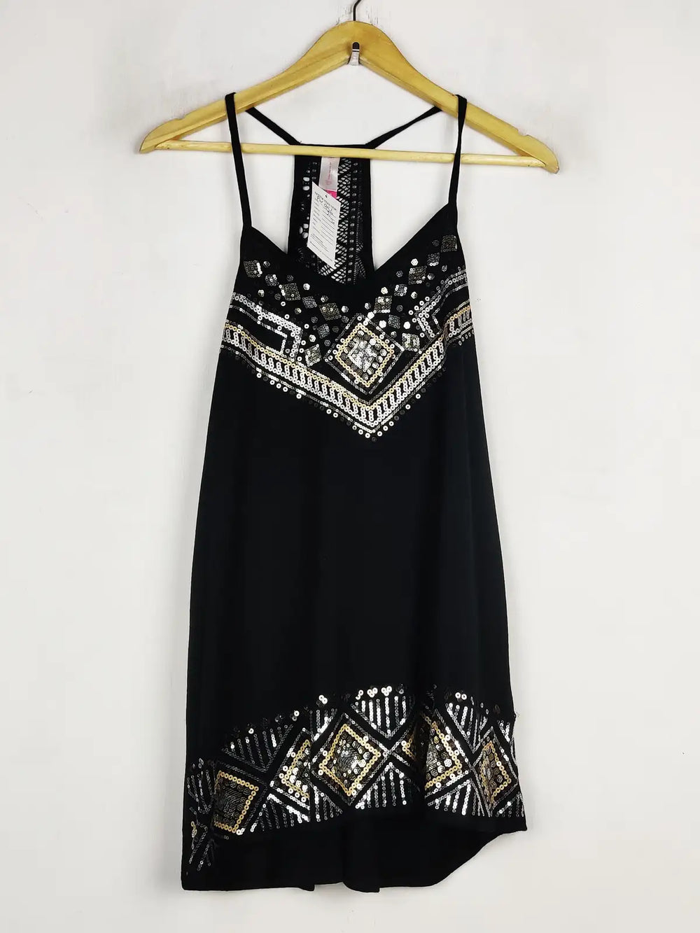 Buy online pre-used pre-loved 100% authentic & Original branded No Boundaries (PW-956) available in Pakistan. Top international brands avilable.