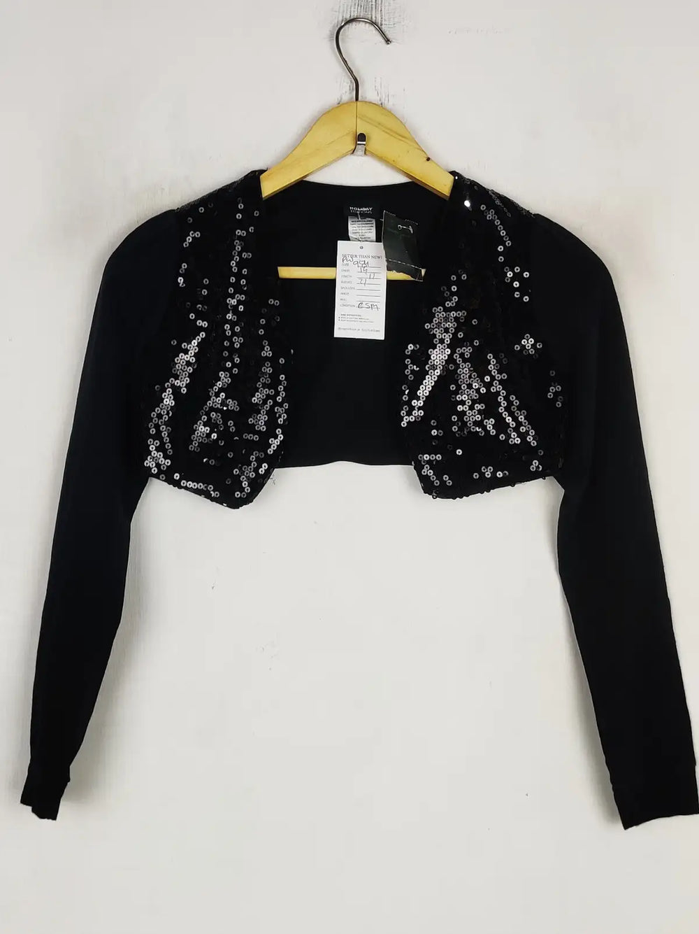 Buy online pre-used pre-loved 100% authentic & Original branded Holiday (PW-984) available in Pakistan. Top international brands avilable.