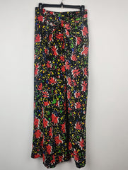 Buy online pre-used pre-loved 100% authentic & Original branded Top Shop (S-04) available in Pakistan. Top international brands avilable.