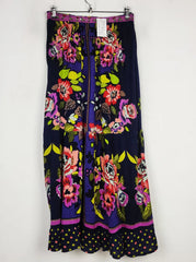 Buy online pre-used pre-loved 100% authentic & Original branded Unknown Brand (S-1153) available in Pakistan. Top international brands avilable.