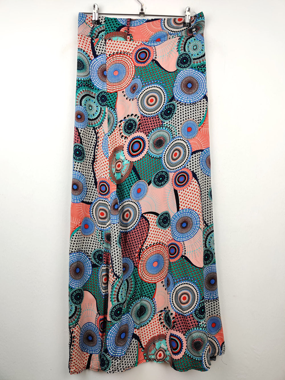 Buy online pre-used pre-loved 100% authentic & Original branded Suzy Shier (S-136) available in Pakistan. Top international brands avilable.