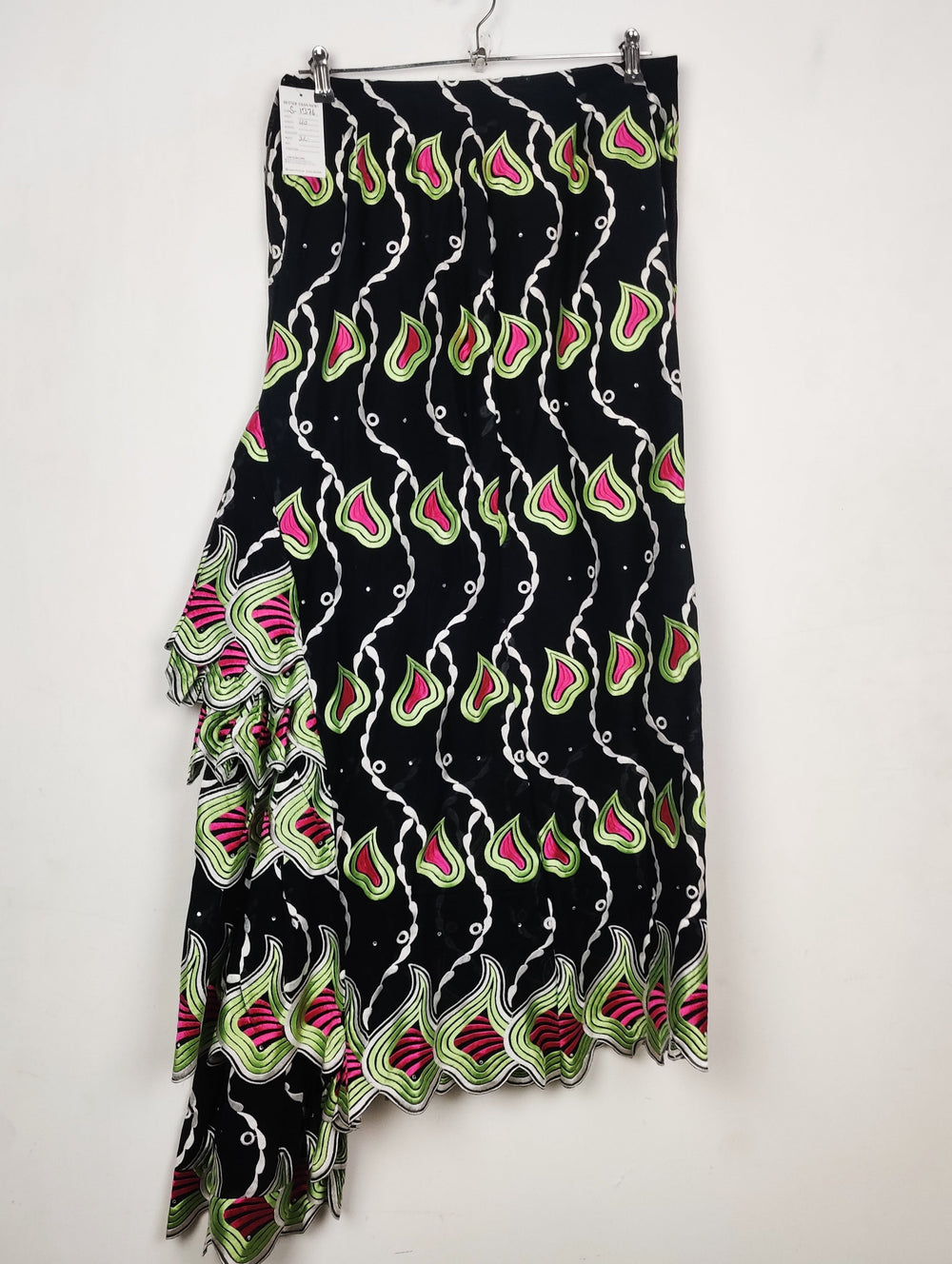 Buy online pre-used pre-loved 100% authentic & Original branded Unknown Brand (S-1376) available in Pakistan. Top international brands avilable.