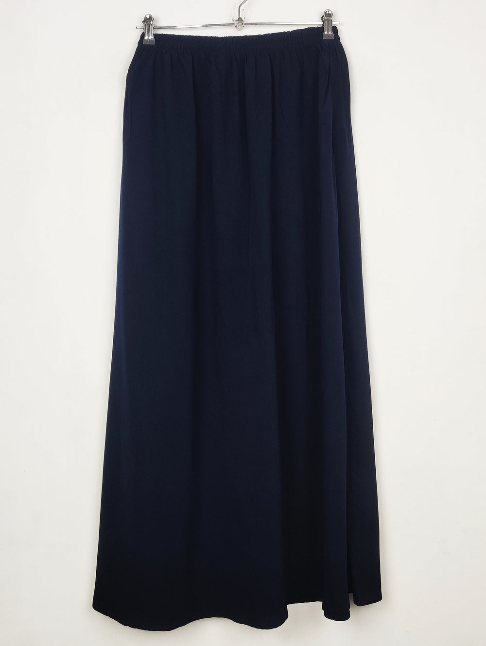 Buy online pre-used pre-loved 100% authentic & Original branded Unknown Brand (S-1405) available in Pakistan. Top international brands avilable.