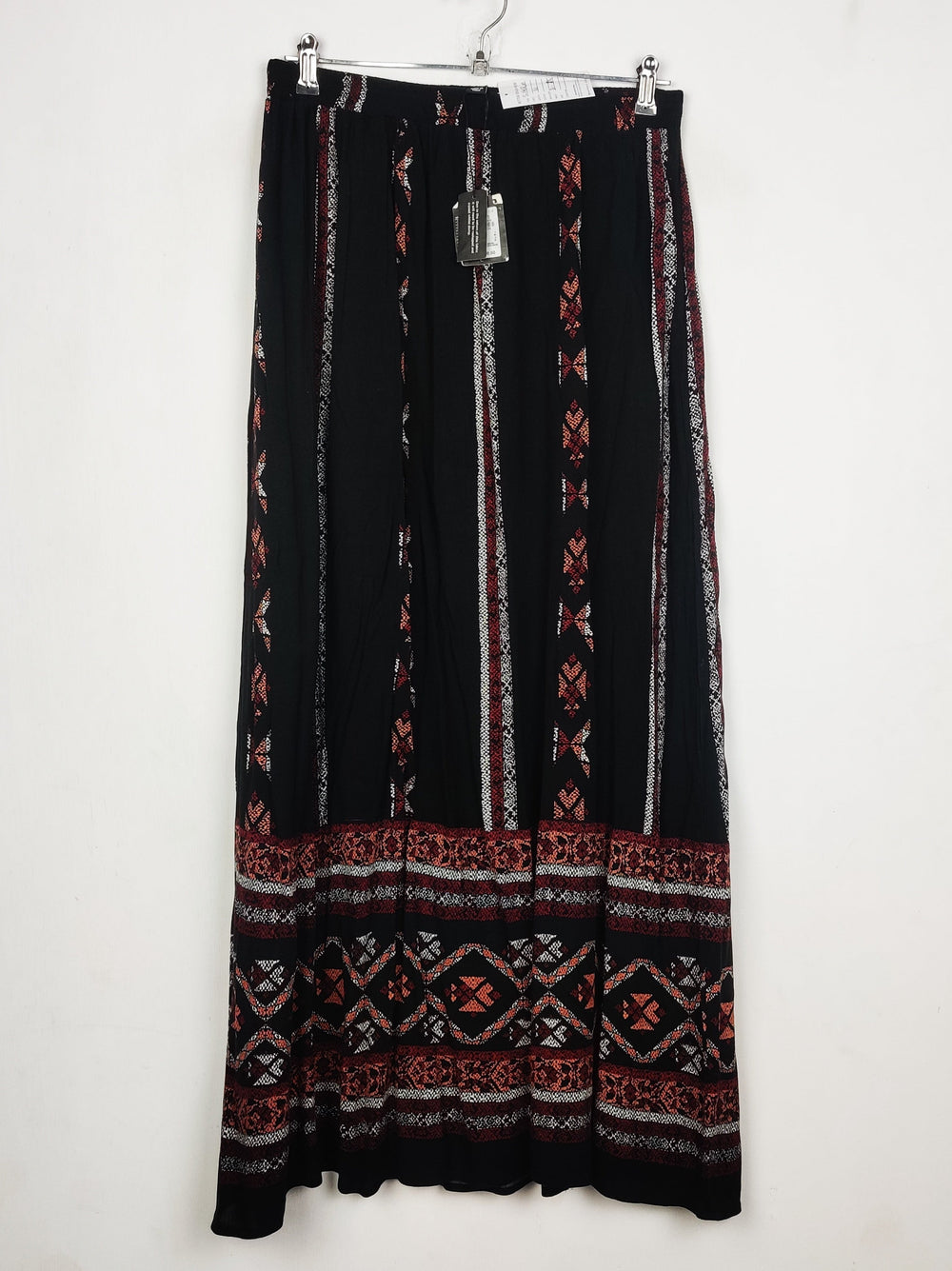 Buy online pre-used pre-loved 100% authentic & Original branded Atmosphere (S-1420) available in Pakistan. Top international brands avilable.