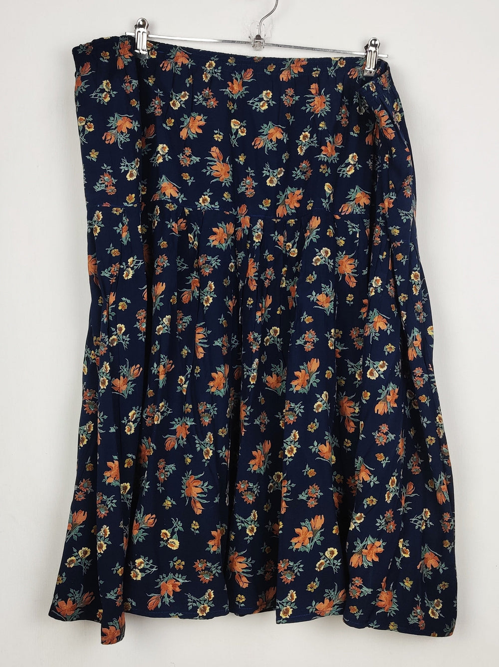 Buy online pre-used pre-loved 100% authentic & Original branded Unknown Brand (S-1438) available in Pakistan. Top international brands avilable.