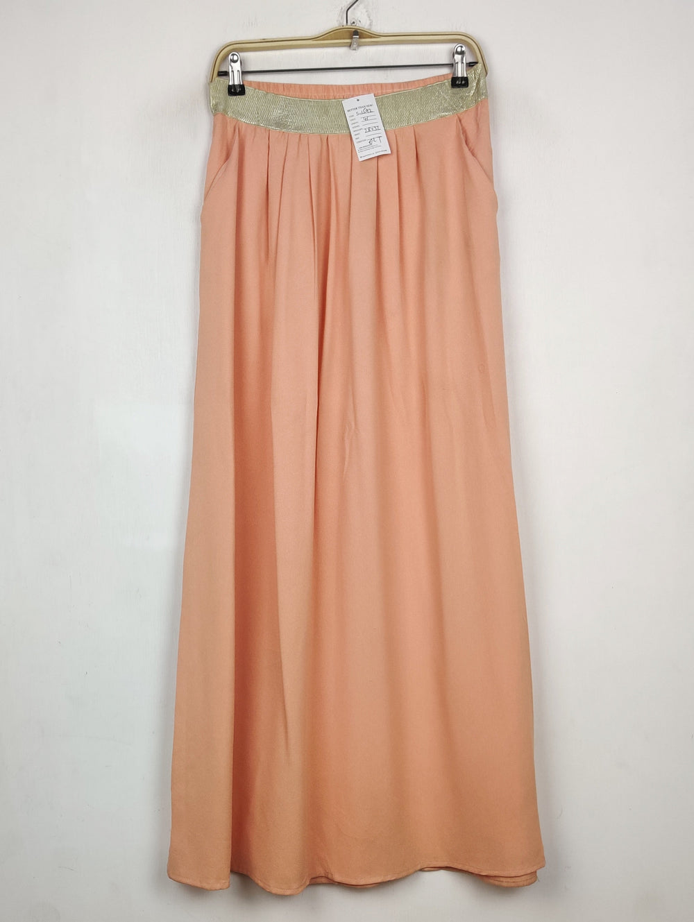 Buy online pre-used pre-loved 100% authentic & Original branded M&U (S-1592) available in Pakistan. Top international brands avilable.