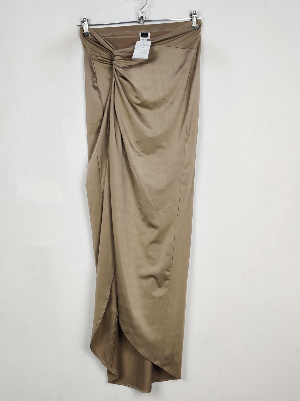 Buy online pre-used pre-loved 100% authentic & Original branded Shein (S-1609) available in Pakistan. Top international brands avilable.