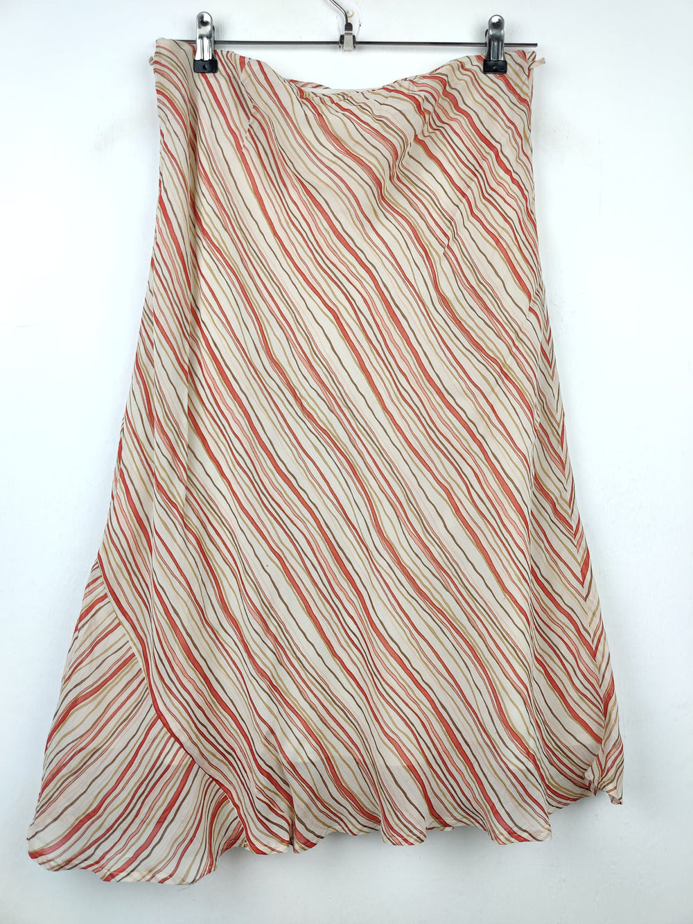 Buy online pre-used pre-loved 100% authentic & Original branded Unknown Brand (S-166) available in Pakistan. Top international brands avilable.