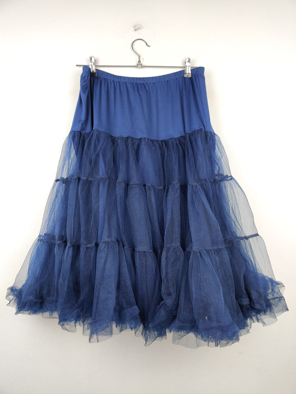 Buy online pre-used pre-loved 100% authentic & Original branded Lindy Bor (S-168) available in Pakistan. Top international brands avilable.