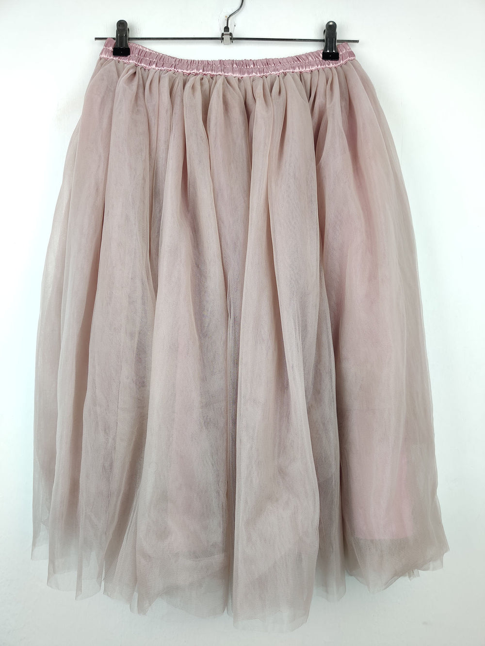 Buy online pre-used pre-loved 100% authentic & Original branded Unknown Brand (S-171) available in Pakistan. Top international brands avilable.