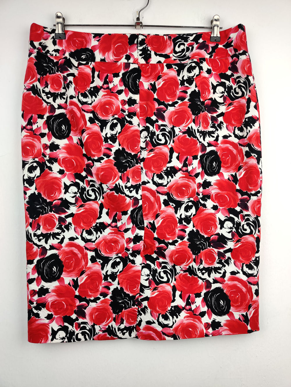 Buy online pre-used pre-loved 100% authentic & Original branded Marks & Spencer (S-203) available in Pakistan. Top international brands avilable.