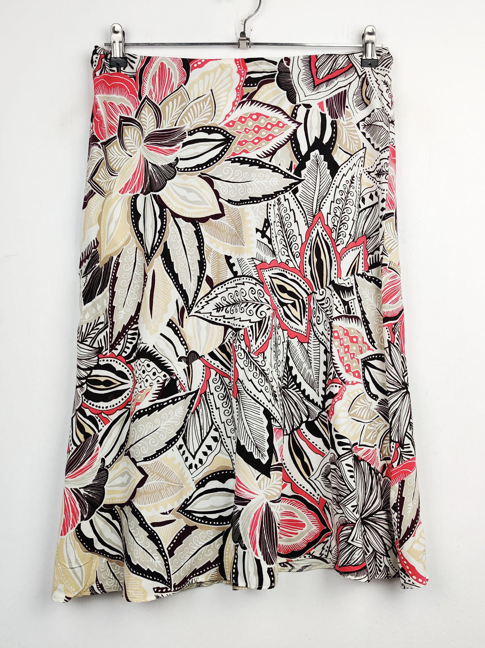 Buy online pre-used pre-loved 100% authentic & Original branded Marks & Spencer (S-252) available in Pakistan. Top international brands avilable.