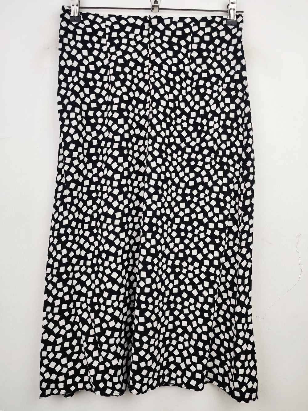 Buy online pre-used pre-loved 100% authentic & Original branded Primark (S-332) available in Pakistan. Top international brands avilable.