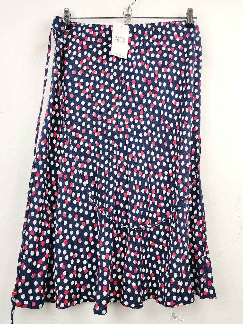 Buy online pre-used pre-loved 100% authentic & Original branded Marks & Spencer (S-343) available in Pakistan. Top international brands avilable.