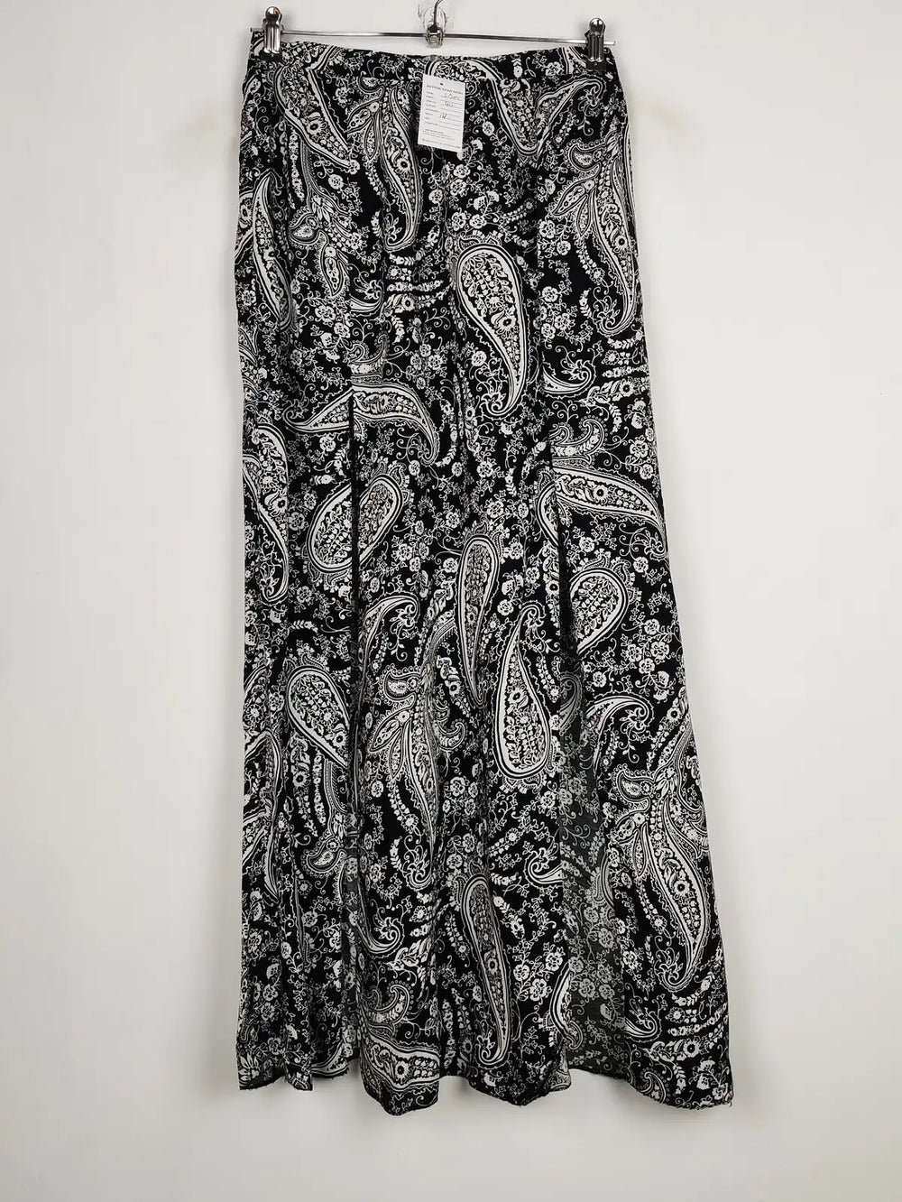 Buy online pre-used pre-loved 100% authentic & Original branded Atmosphere (S-504) available in Pakistan. Top international brands avilable.