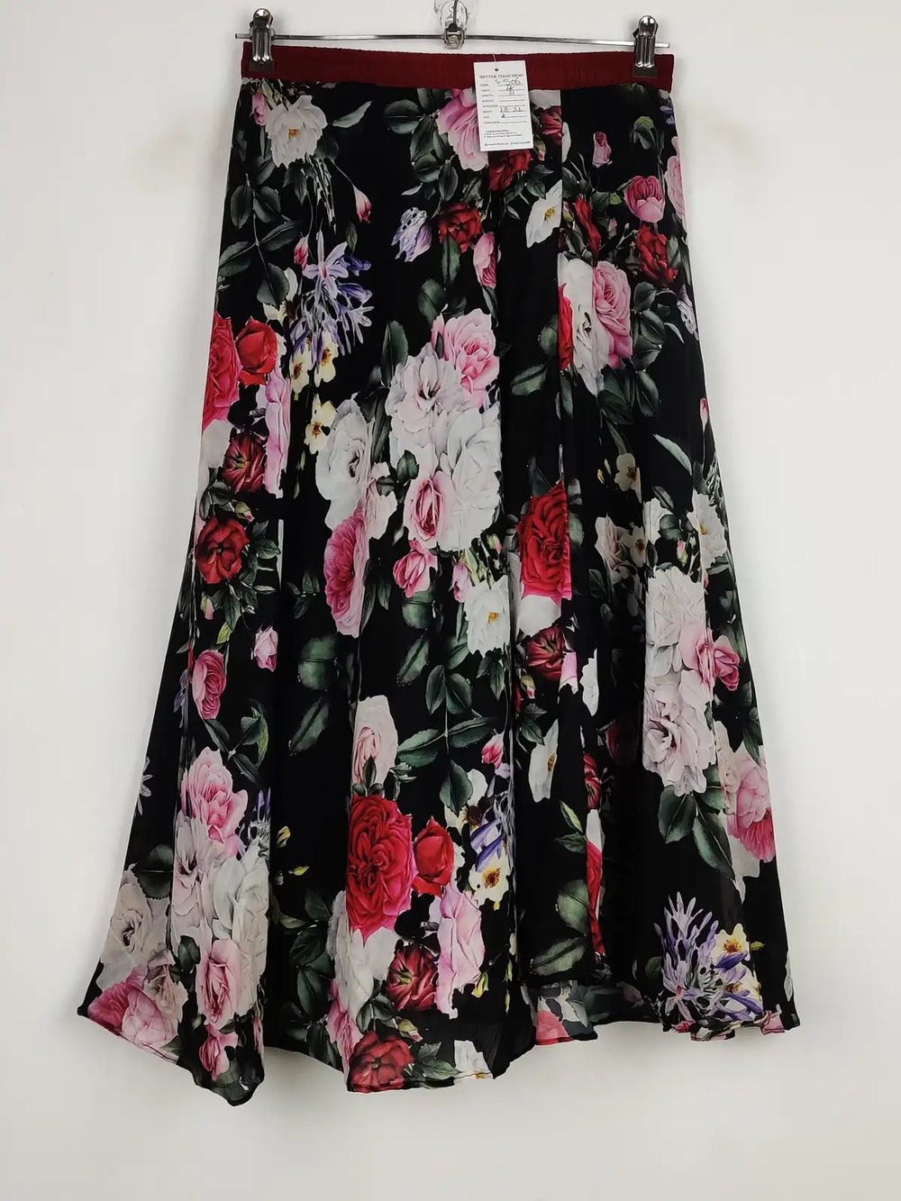 Buy online pre-used pre-loved 100% authentic & Original branded Unknown Brand (S-506) available in Pakistan. Top international brands avilable.