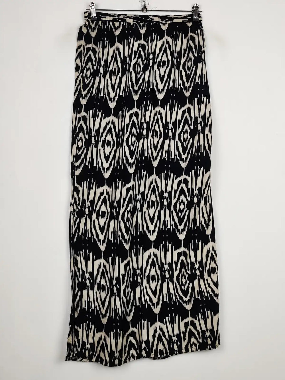 Buy online pre-used pre-loved 100% authentic & Original branded George (S-513) available in Pakistan. Top international brands avilable.