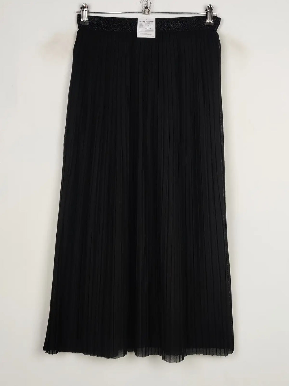 Buy online pre-used pre-loved 100% authentic & Original branded Peruna (S-519) available in Pakistan. Top international brands avilable.