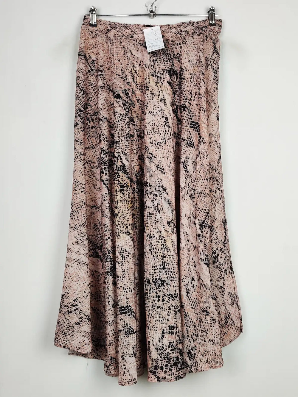 Buy online pre-used pre-loved 100% authentic & Original branded New Look (S-525) available in Pakistan. Top international brands avilable.