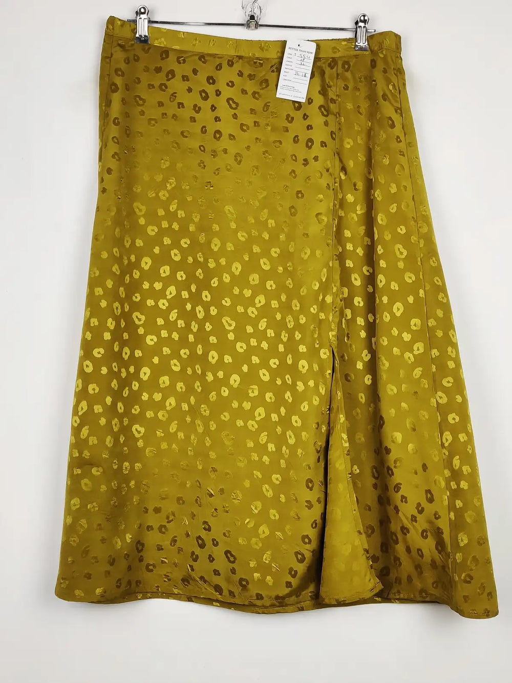 Buy online pre-used pre-loved 100% authentic & Original branded Jdy (S-554) available in Pakistan. Top international brands avilable.