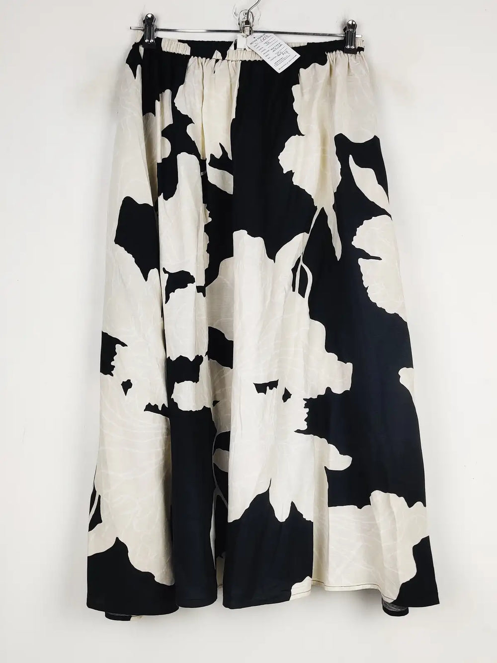 Buy online pre-used pre-loved 100% authentic & Original branded H&M (S-609) available in Pakistan. Top international brands avilable.