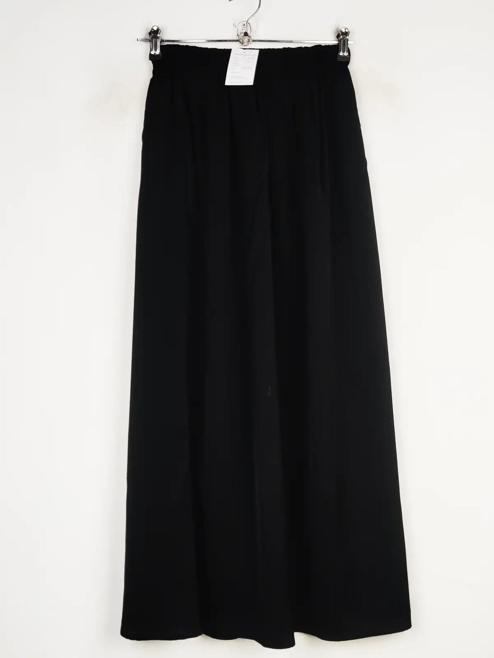 Buy online pre-used pre-loved 100% authentic & Original branded Unknown Brand (S-648) available in Pakistan. Top international brands avilable.