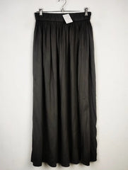 Buy online pre-used pre-loved 100% authentic & Original branded Zara (S-661) available in Pakistan. Top international brands avilable.