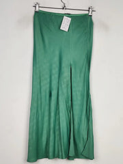 Buy online pre-used pre-loved 100% authentic & Original branded Zara (S-728) available in Pakistan. Top international brands avilable.