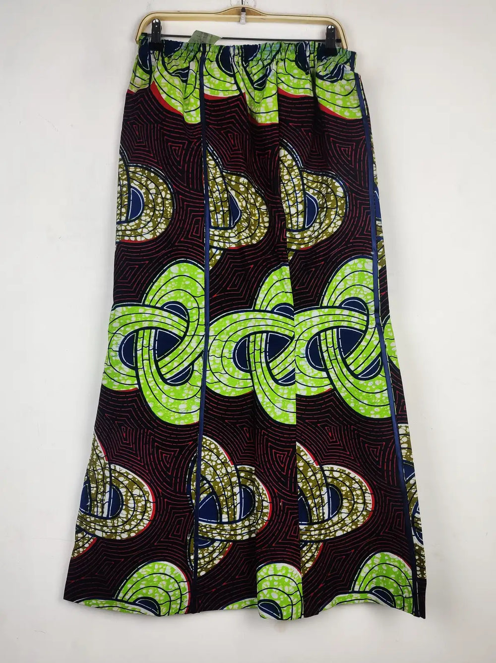 Buy online pre-used pre-loved 100% authentic & Original branded Unknown Brand (S-923) available in Pakistan. Top international brands avilable.