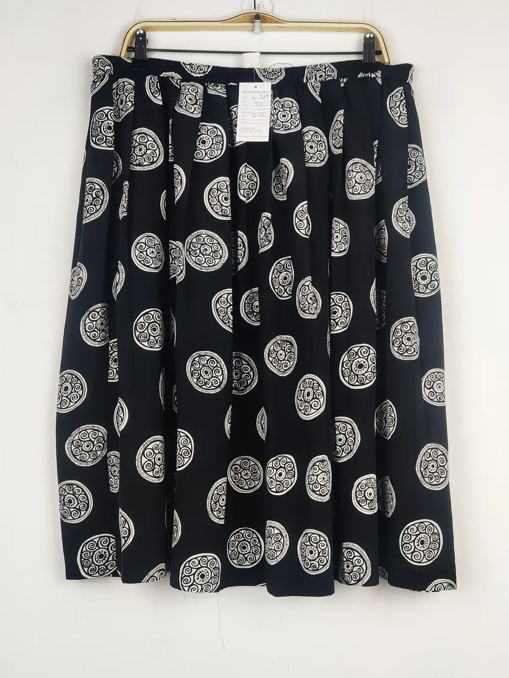 Buy online pre-used pre-loved 100% authentic & Original branded Unknown Brand (S-929) available in Pakistan. Top international brands avilable.