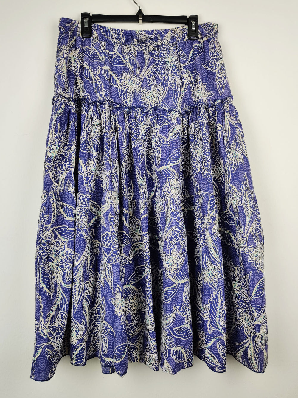 Buy online pre-used pre-loved 100% authentic & Original branded Bm Casuol (S-92) available in Pakistan. Top international brands avilable.