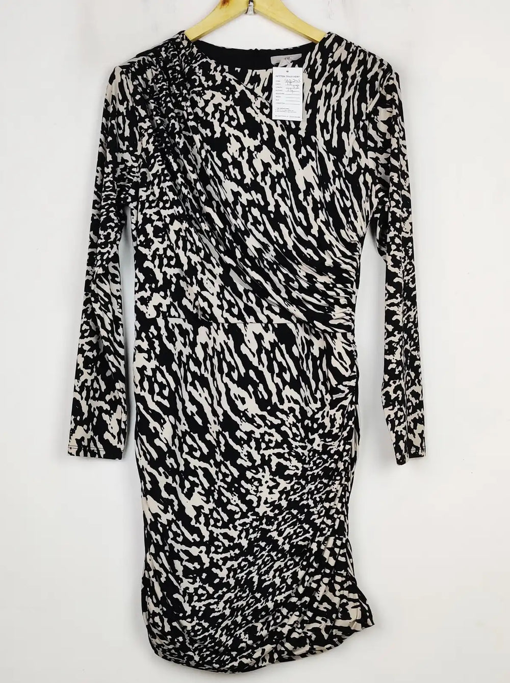 Buy online pre-used pre-loved 100% authentic & Original branded H&M (SBD-243) available in Pakistan. Top international brands avilable.