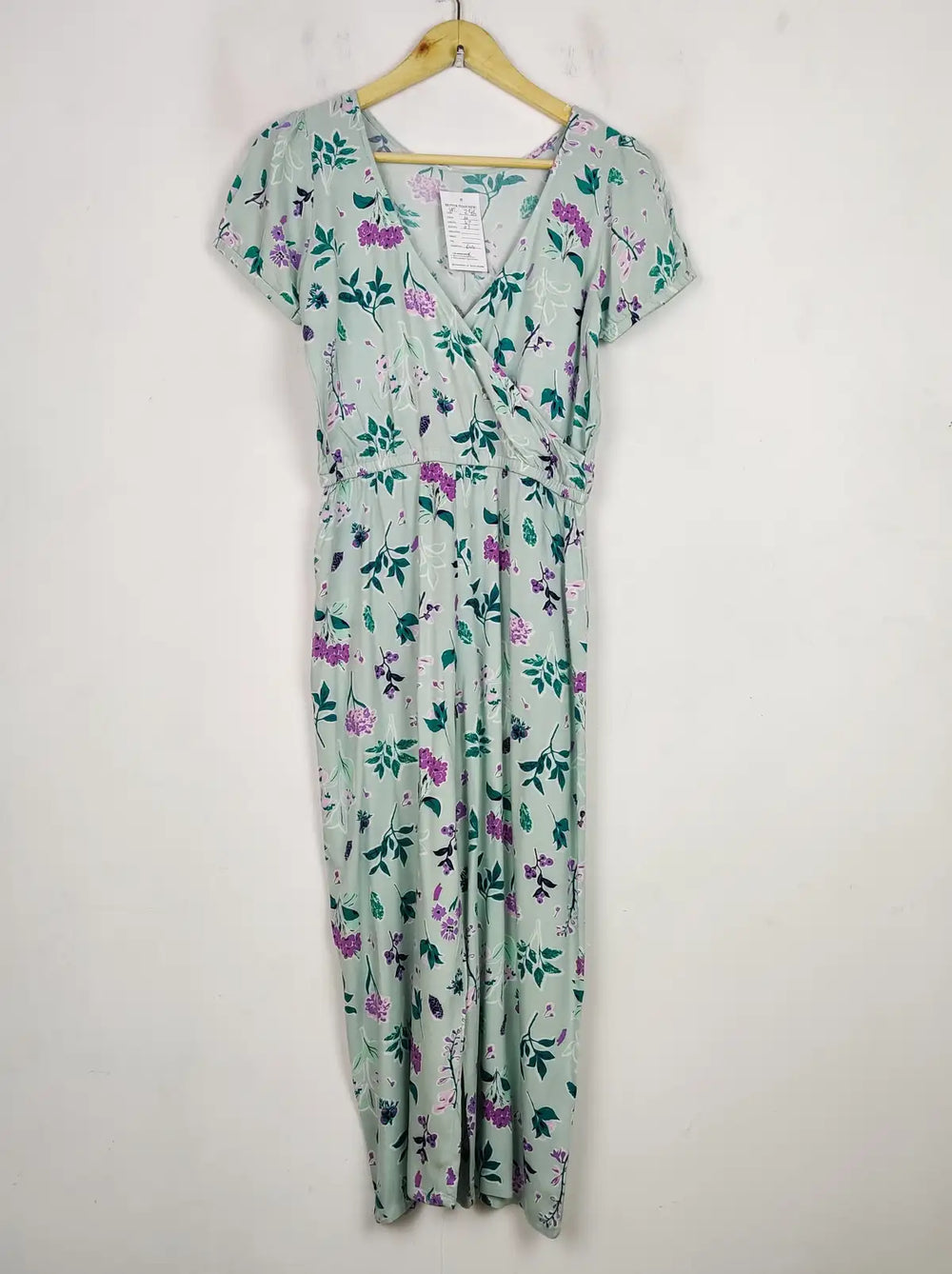 Buy online pre-used pre-loved 100% authentic & Original branded Unknown Brand (SBD-246) available in Pakistan. Top international brands avilable.