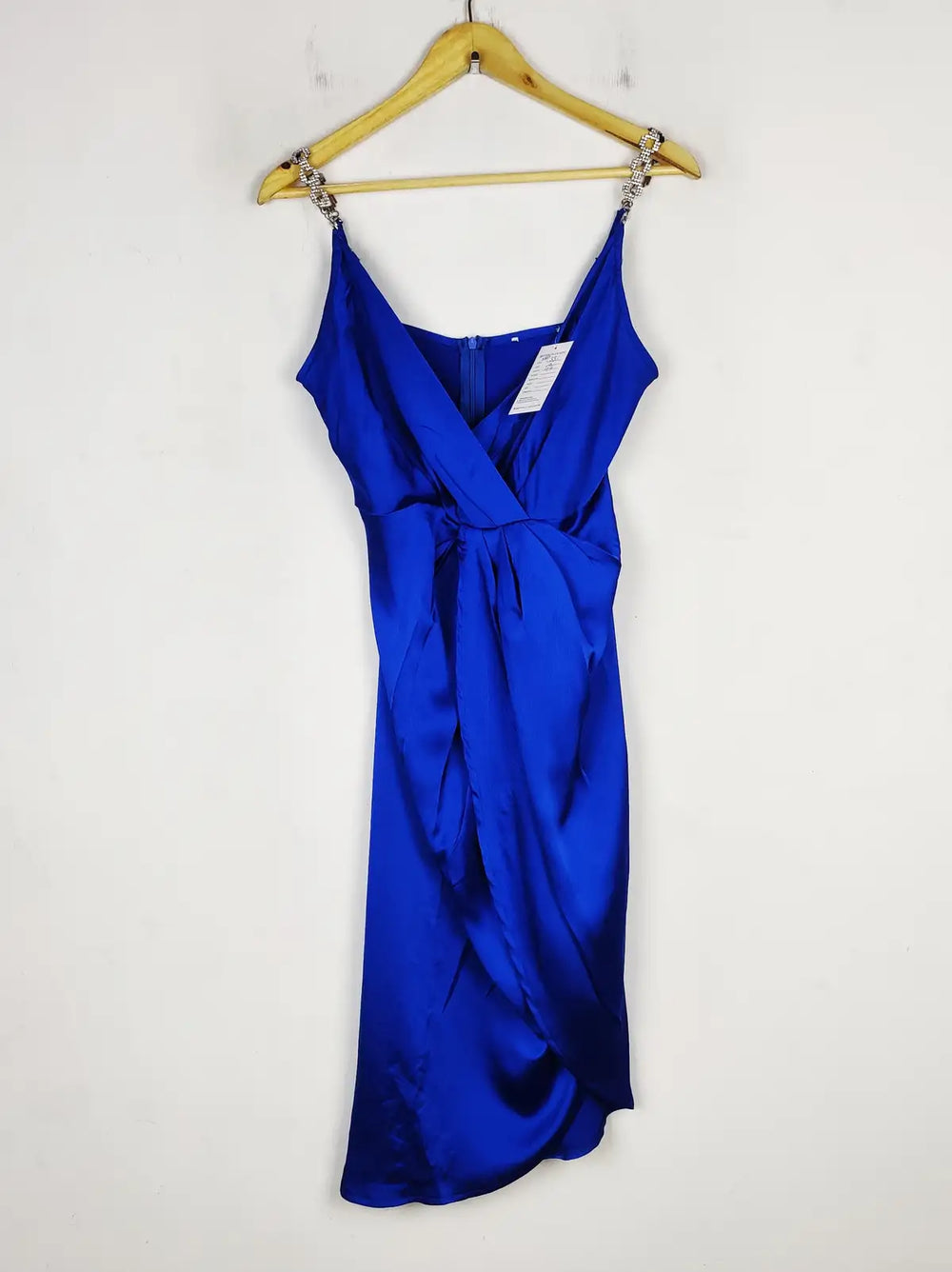 Buy online pre-used pre-loved 100% authentic & Original branded Unknown Brand (SBD-331) available in Pakistan. Top international brands avilable.